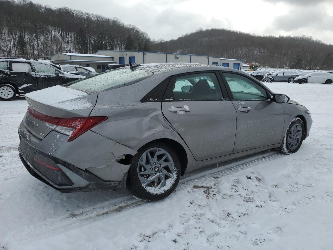 2024 HYUNDAI ELANTRA BLUE VIN:KMHLM4DJ6RU114386