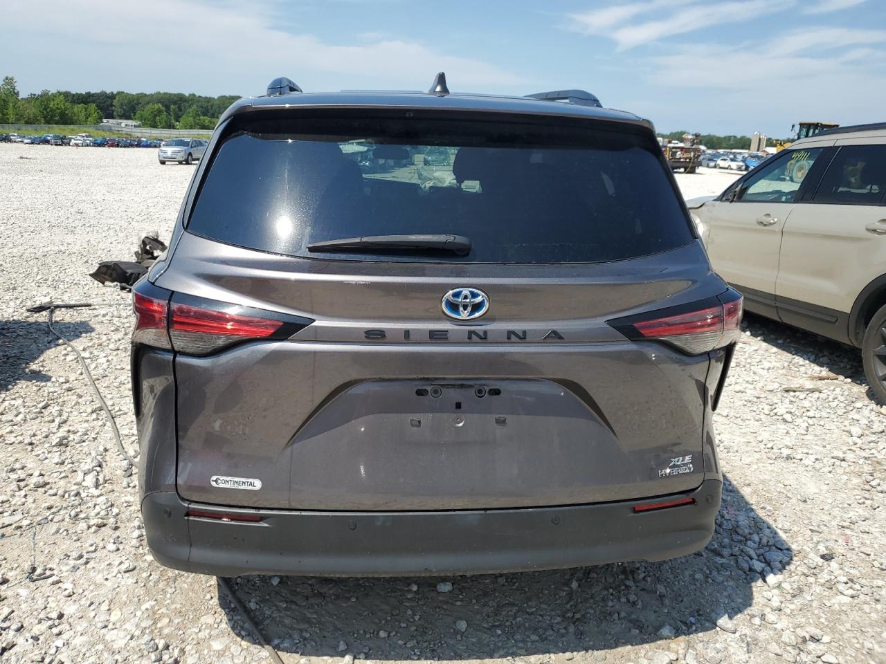 2022 TOYOTA SIENNA XLE VIN:5TDJRKEC1NS122217