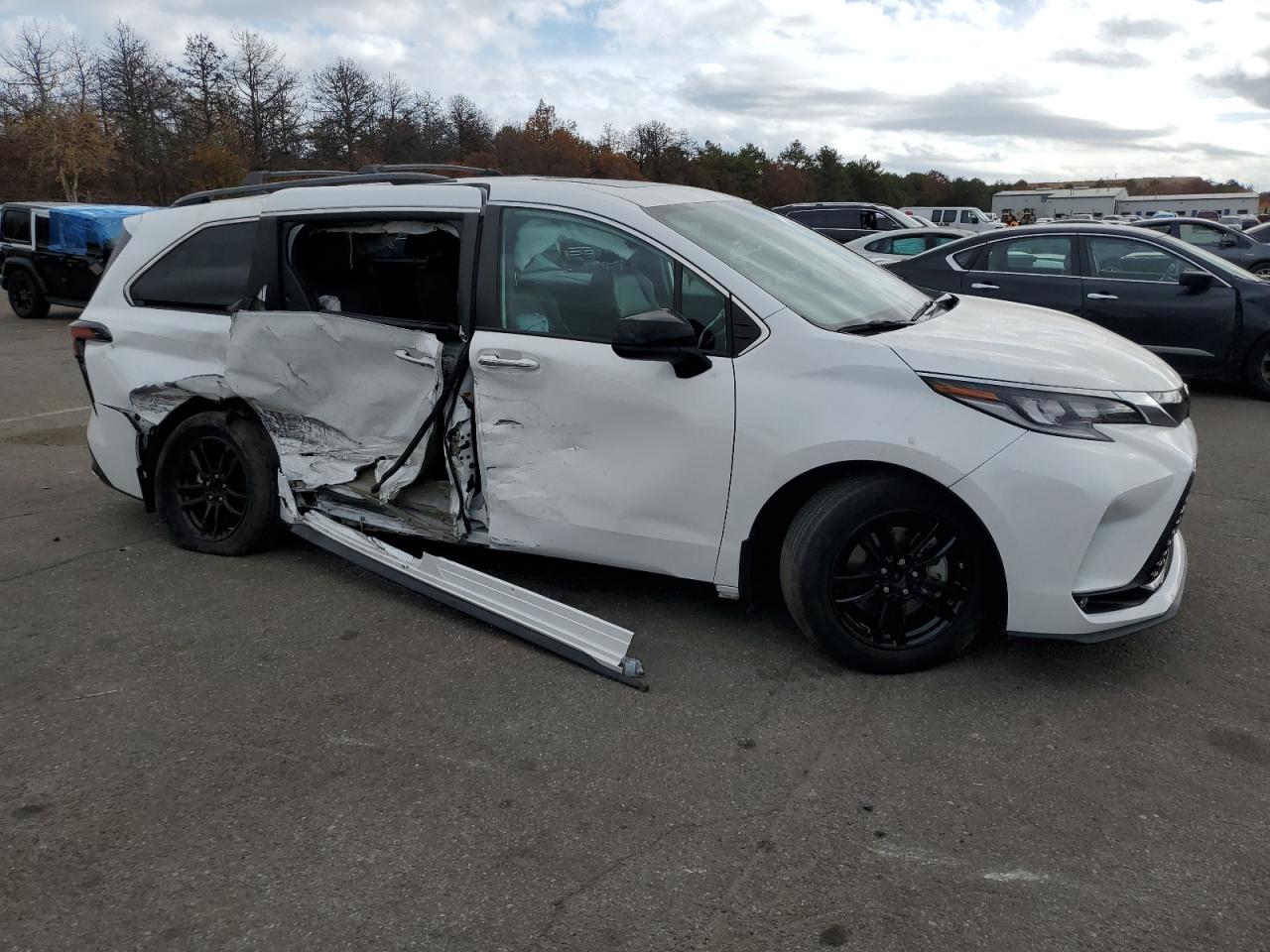 2022 TOYOTA SIENNA XSE VIN:5TDDSKFC7NS052495