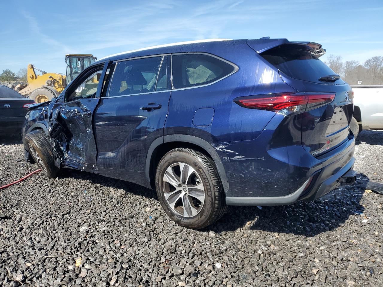 2022 TOYOTA HIGHLANDER XLE VIN:5TDGZRAH2NS129505