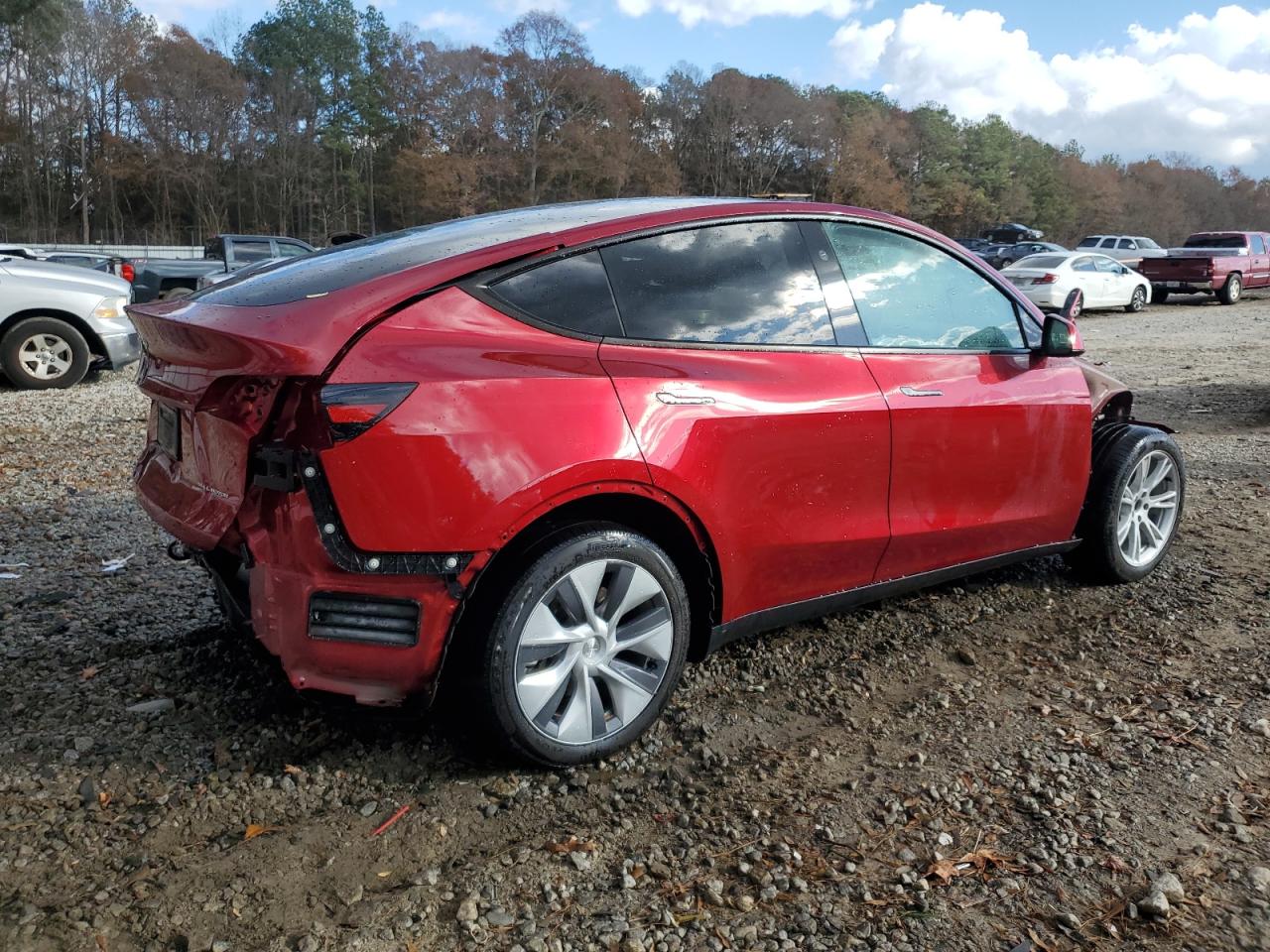 2024 TESLA MODEL Y  VIN:7SAYGDEEXRA269082