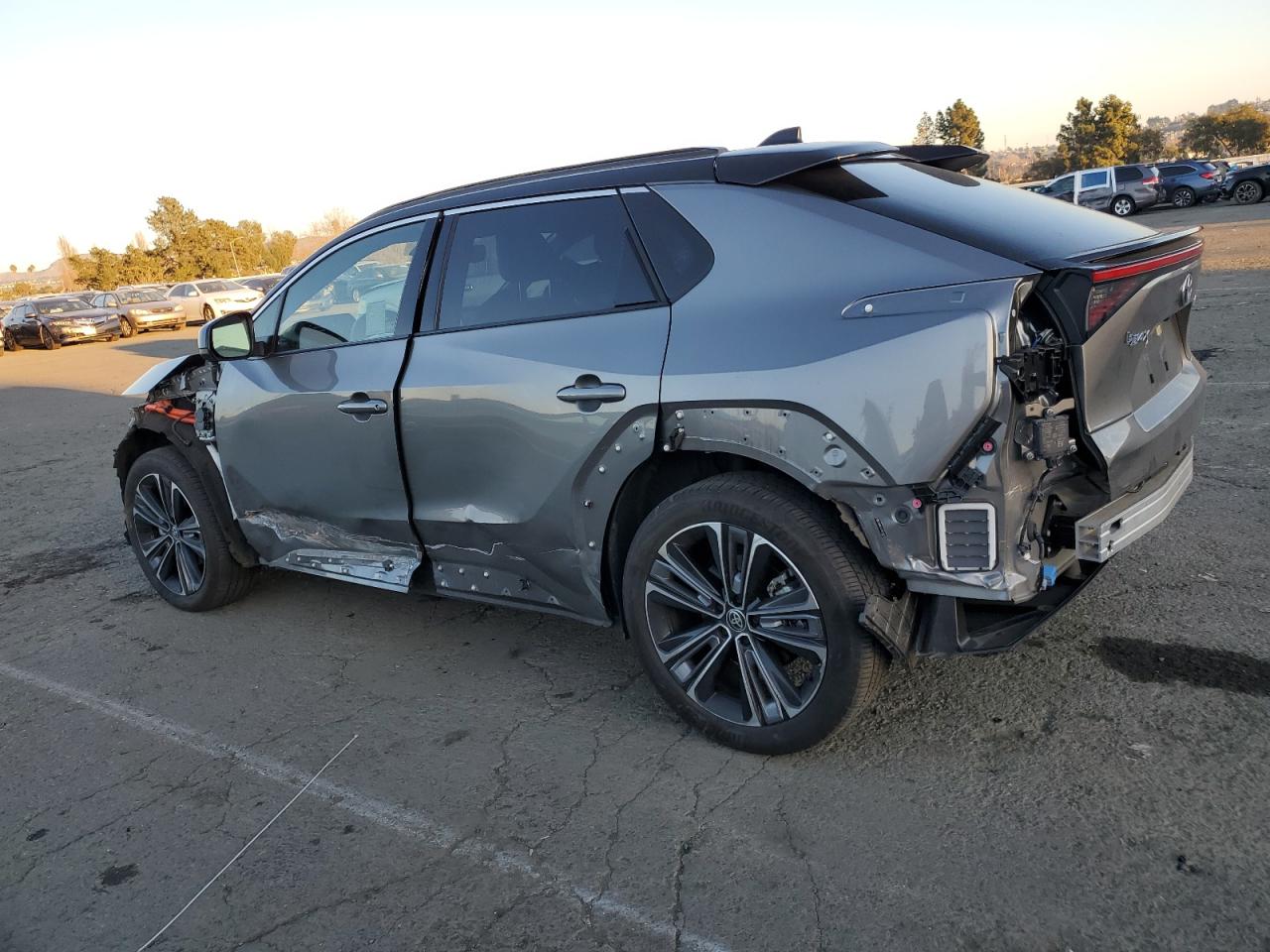 2023 TOYOTA BZ4X XLE VIN:JTMAAAAA7PA021074