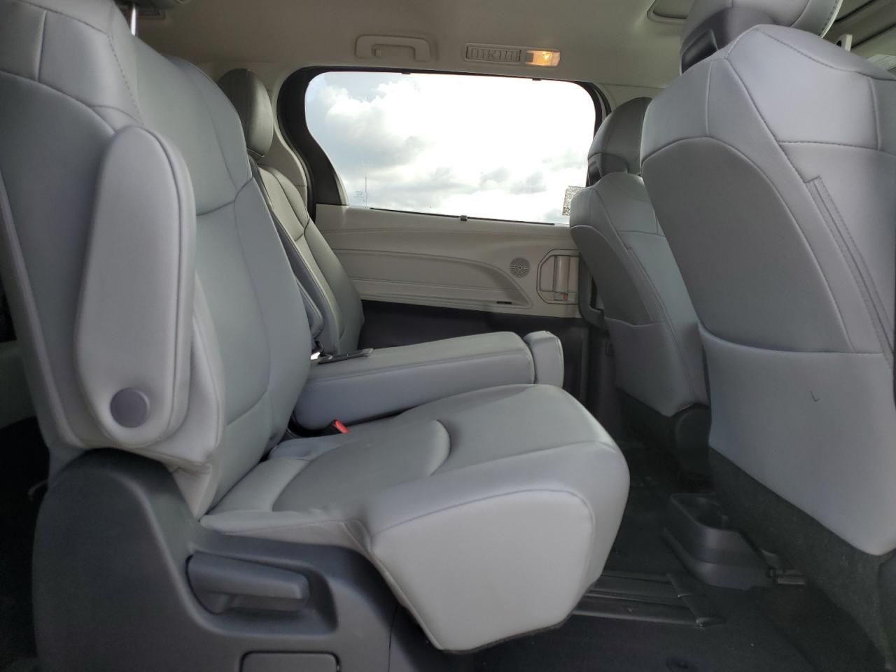 2022 TOYOTA SIENNA XLE VIN:5TDYRKEC2NS134018