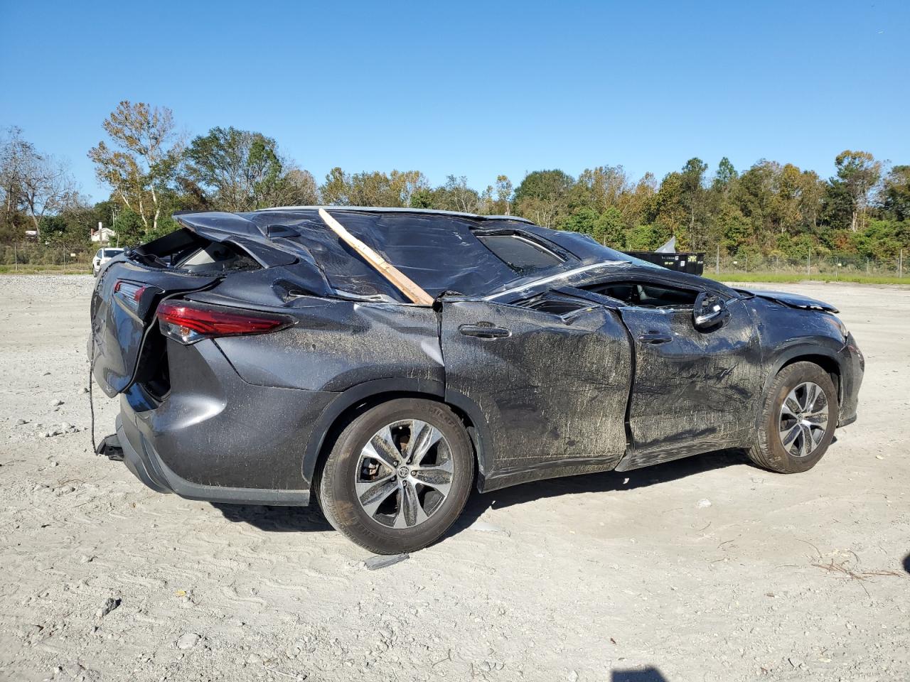 2022 TOYOTA HIGHLANDER XLE VIN:5TDGZRAH1NS540927