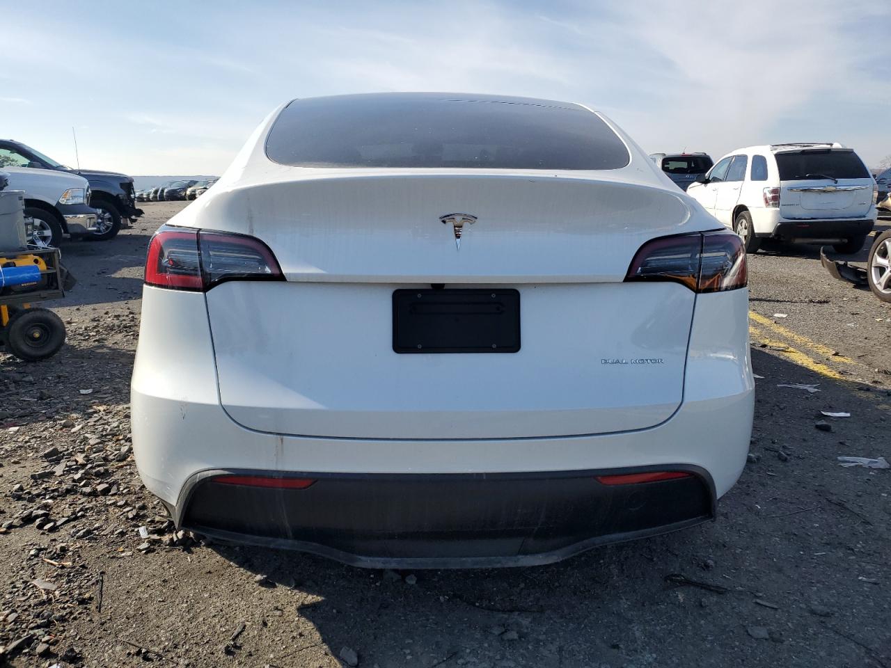 2024 TESLA MODEL Y  VIN:7SAYGAEE8RF037176