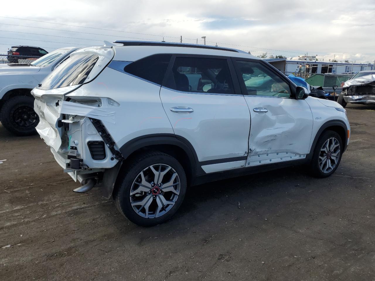 2023 KIA SELTOS SX VIN:KNDETCA22P7420701
