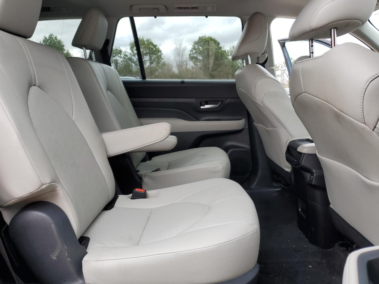 2024 TOYOTA GRAND HIGHLANDER XLE VIN:5TDAAAB52RS019143