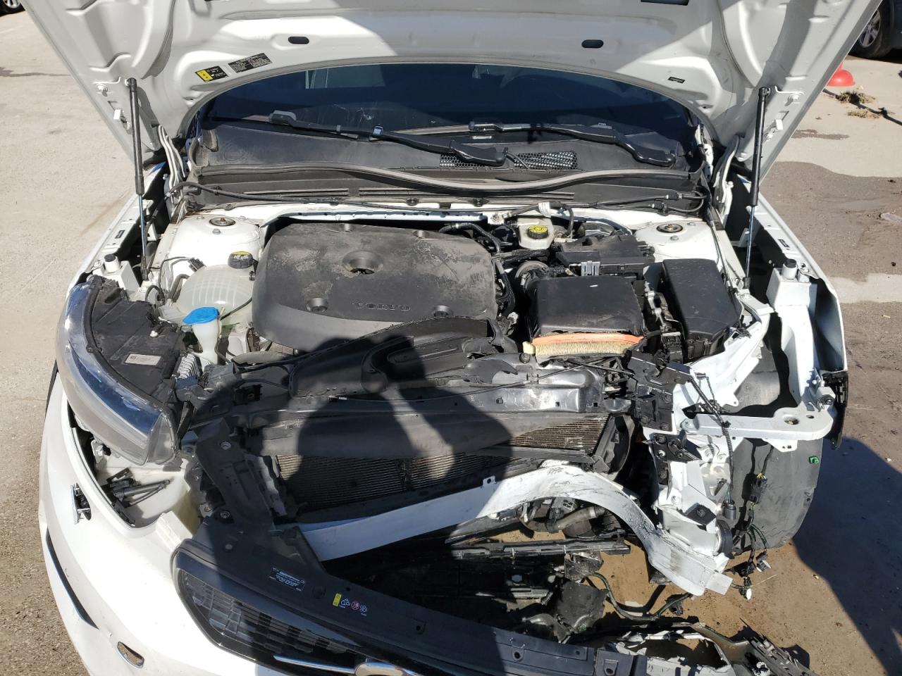 2022 VOLVO XC40 T5 R-DESIGN VIN:YV4162UM9N2722040