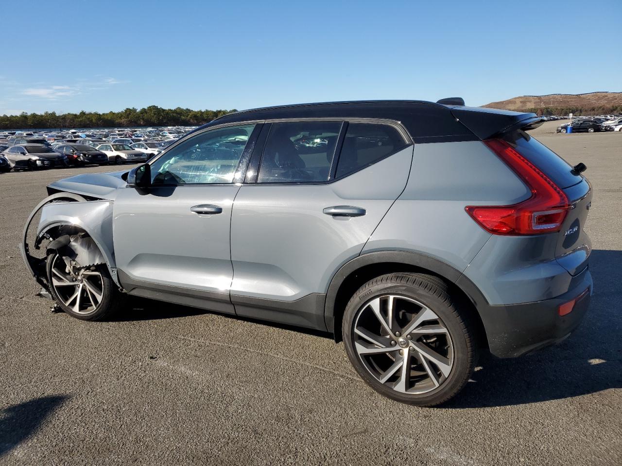 2022 VOLVO XC40 T5 R-DESIGN VIN:YV4162UM2N2724521