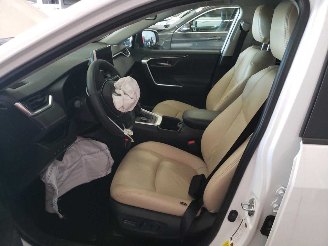 2023 TOYOTA RAV4 XLE VIN:JTMRWRFV7PD204584
