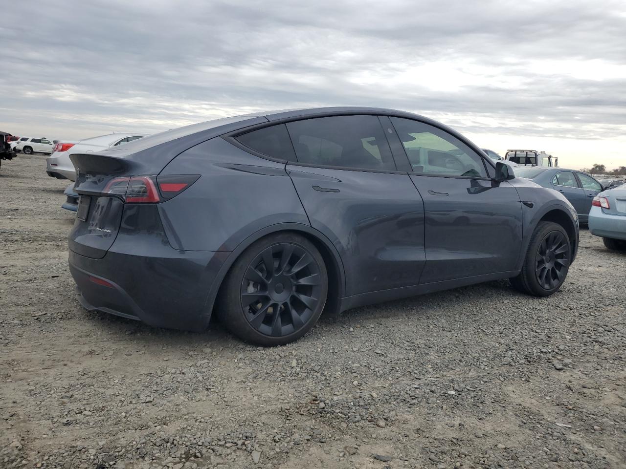 2024 TESLA MODEL Y  VIN:7SAYGDEE5RF073327