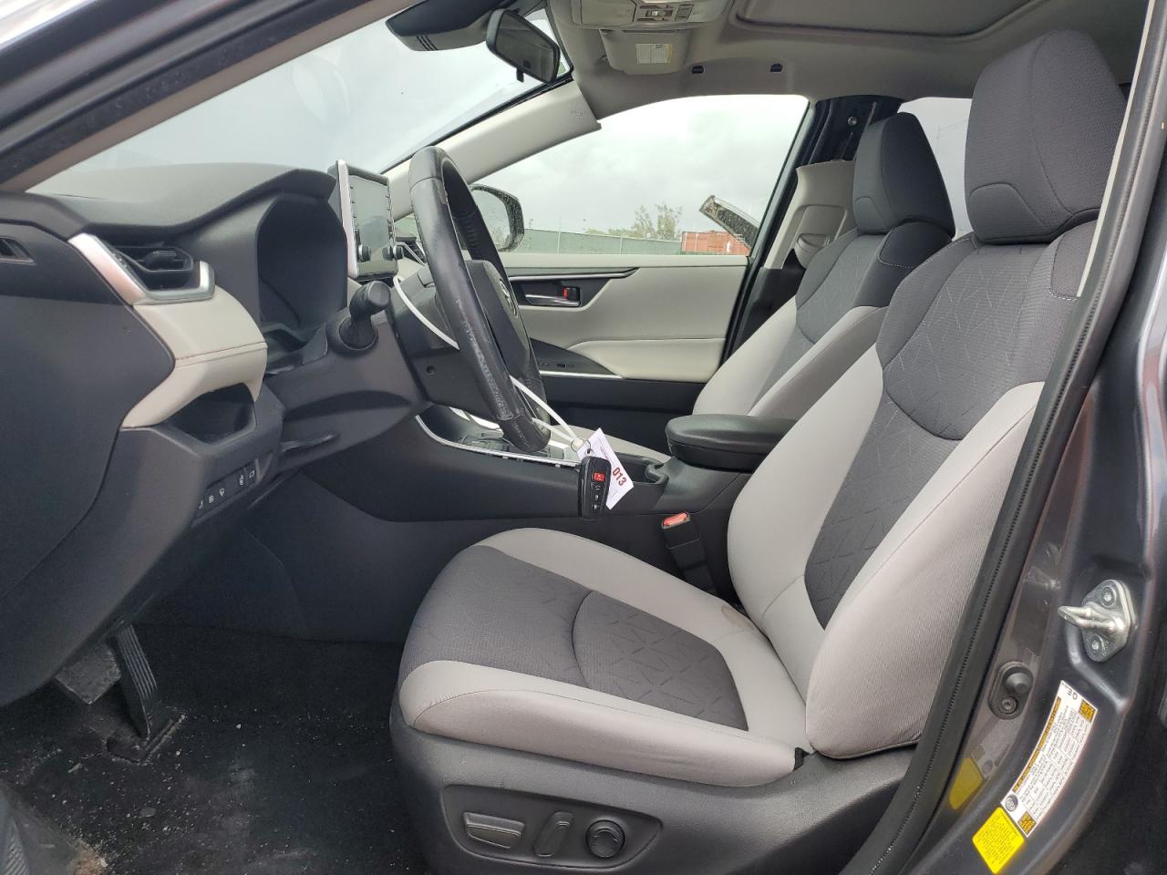 2022 TOYOTA RAV4 XLE VIN:JTMW1RFV6ND089457
