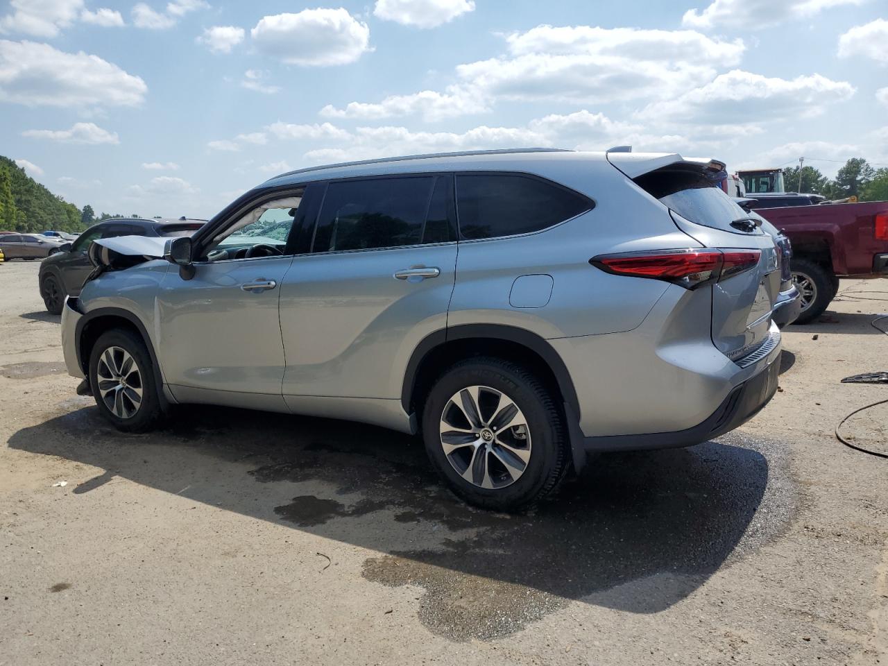 2022 TOYOTA HIGHLANDER XLE VIN:5TDGZRAHXNS090890