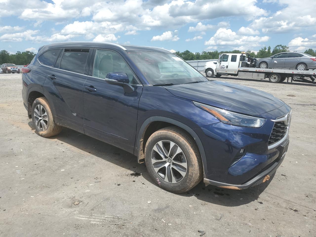 2022 TOYOTA HIGHLANDER XLE VIN:5TDGZRBH3NS581929