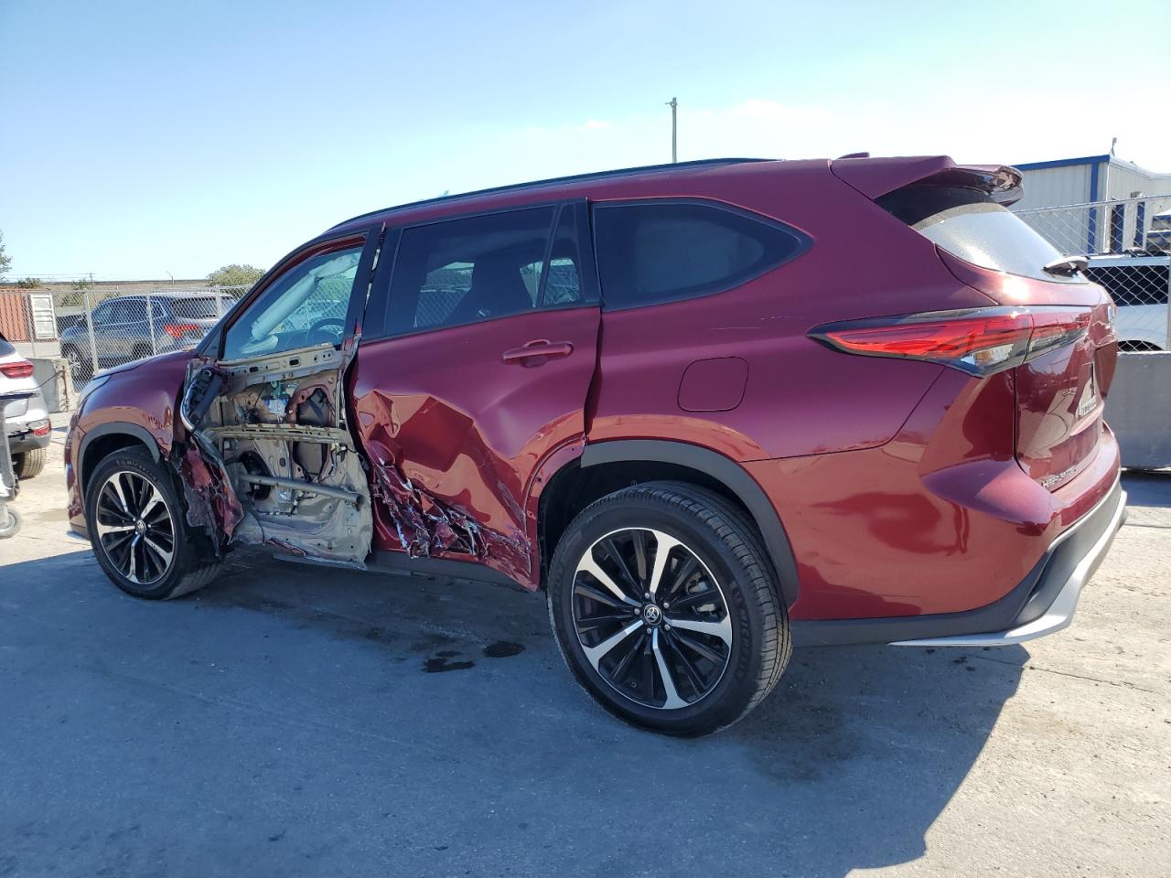 2022 TOYOTA HIGHLANDER XSE VIN:5TDLZRBH8NS199913