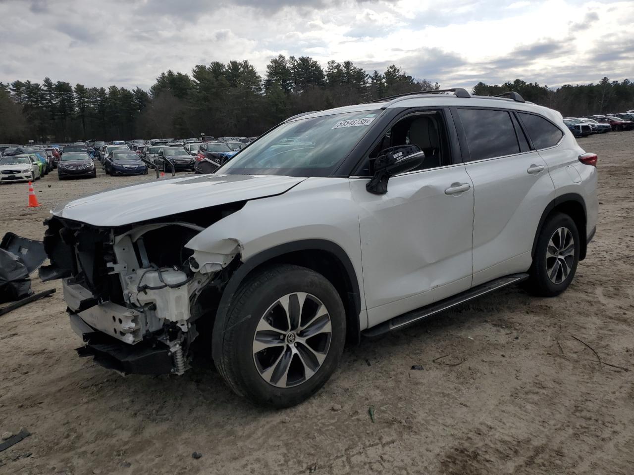 2022 TOYOTA HIGHLANDER XLE VIN:5TDHZRBH4NS220987