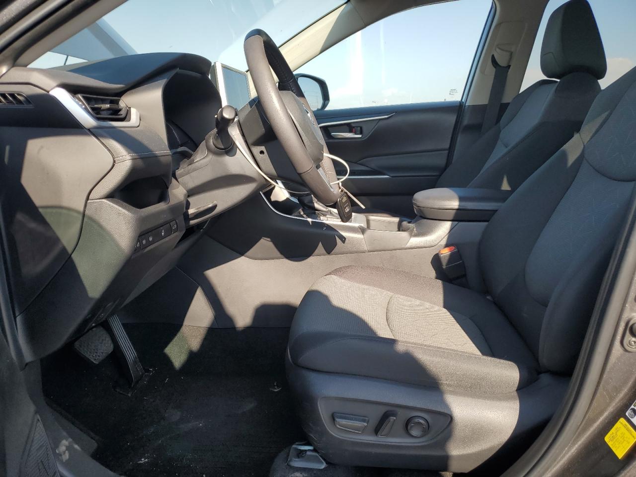 2023 TOYOTA RAV4 XLE VIN:2T3W1RFV8PC240208