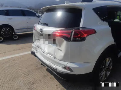 2017 Toyota RAV4 VIN: