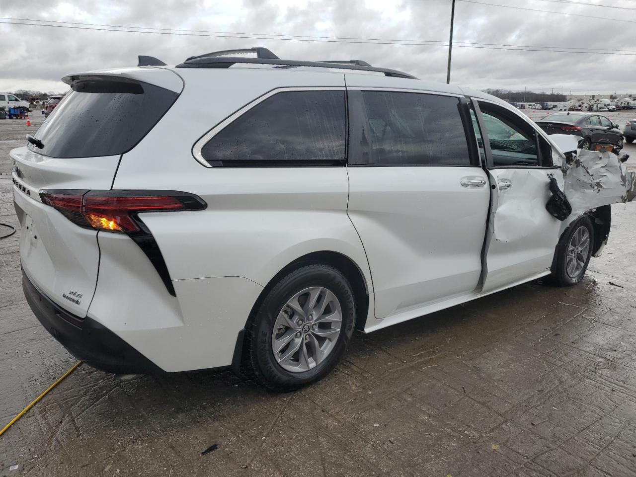 2022 TOYOTA SIENNA XLE VIN:5TDYRKEC3NS135050
