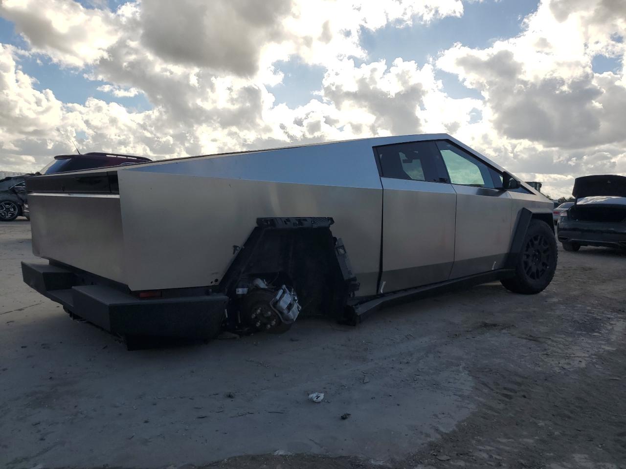 2024 TESLA CYBERTRUCK  VIN:7G2CEHEE6RA026631