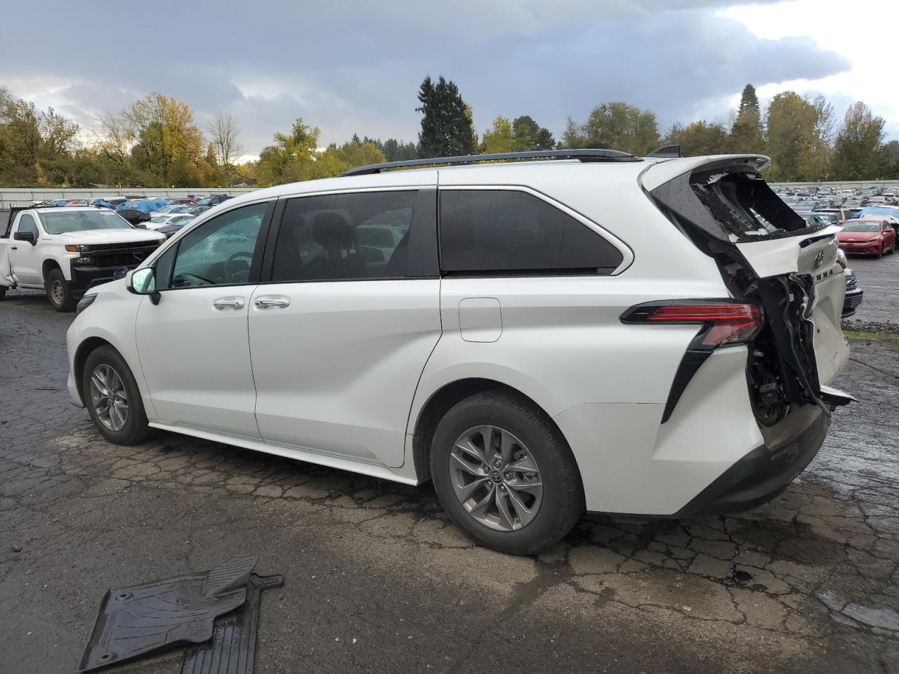 2022 TOYOTA SIENNA XLE VIN:5TDJRKEC6NS125999