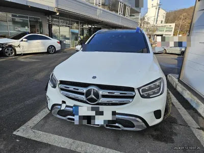 2021 Mercedes-Benz GLC 300 VIN: