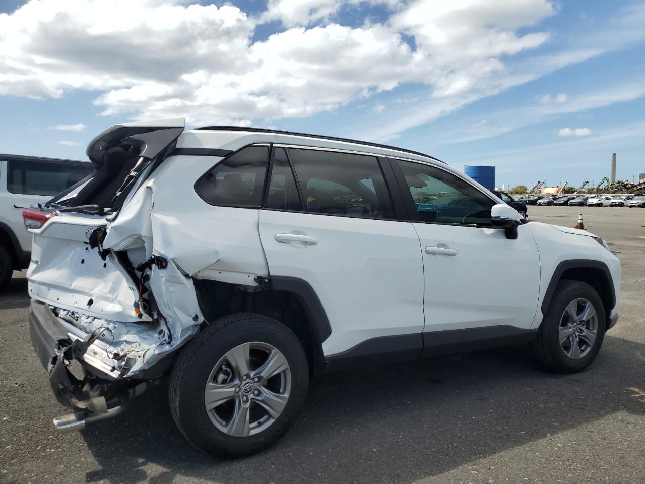 2024 TOYOTA RAV4 XLE VIN:JTMW1RFV3RD116930