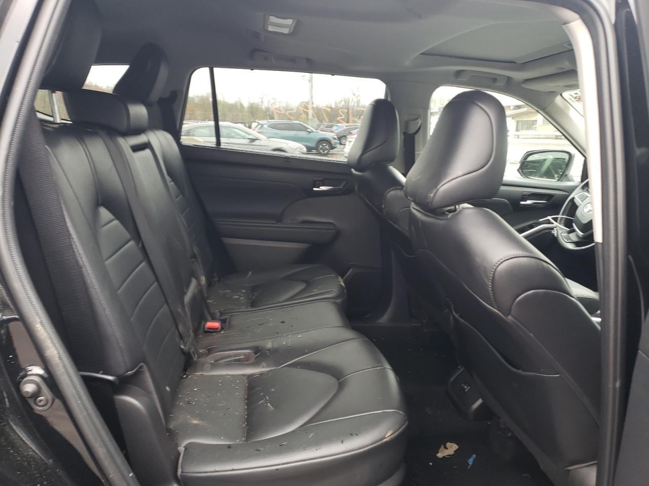 2022 TOYOTA HIGHLANDER XLE VIN:5TDHZRBH9NS572429