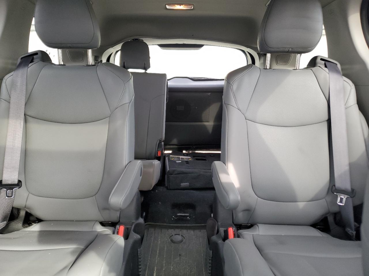 2022 TOYOTA SIENNA XLE VIN:5TDJSKFC4NS041571