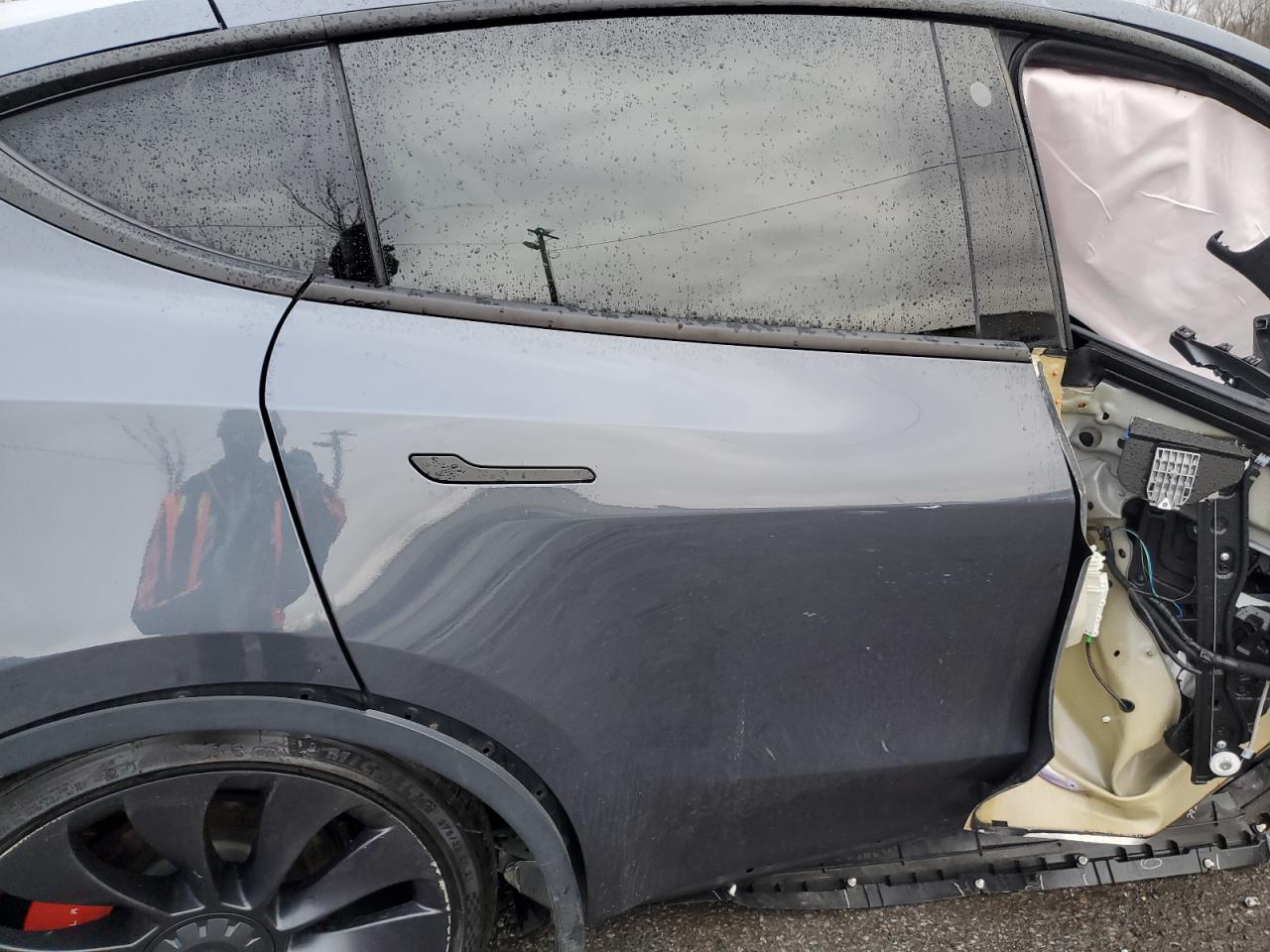 2023 TESLA MODEL Y  VIN:7SAYGDEFXPF698487