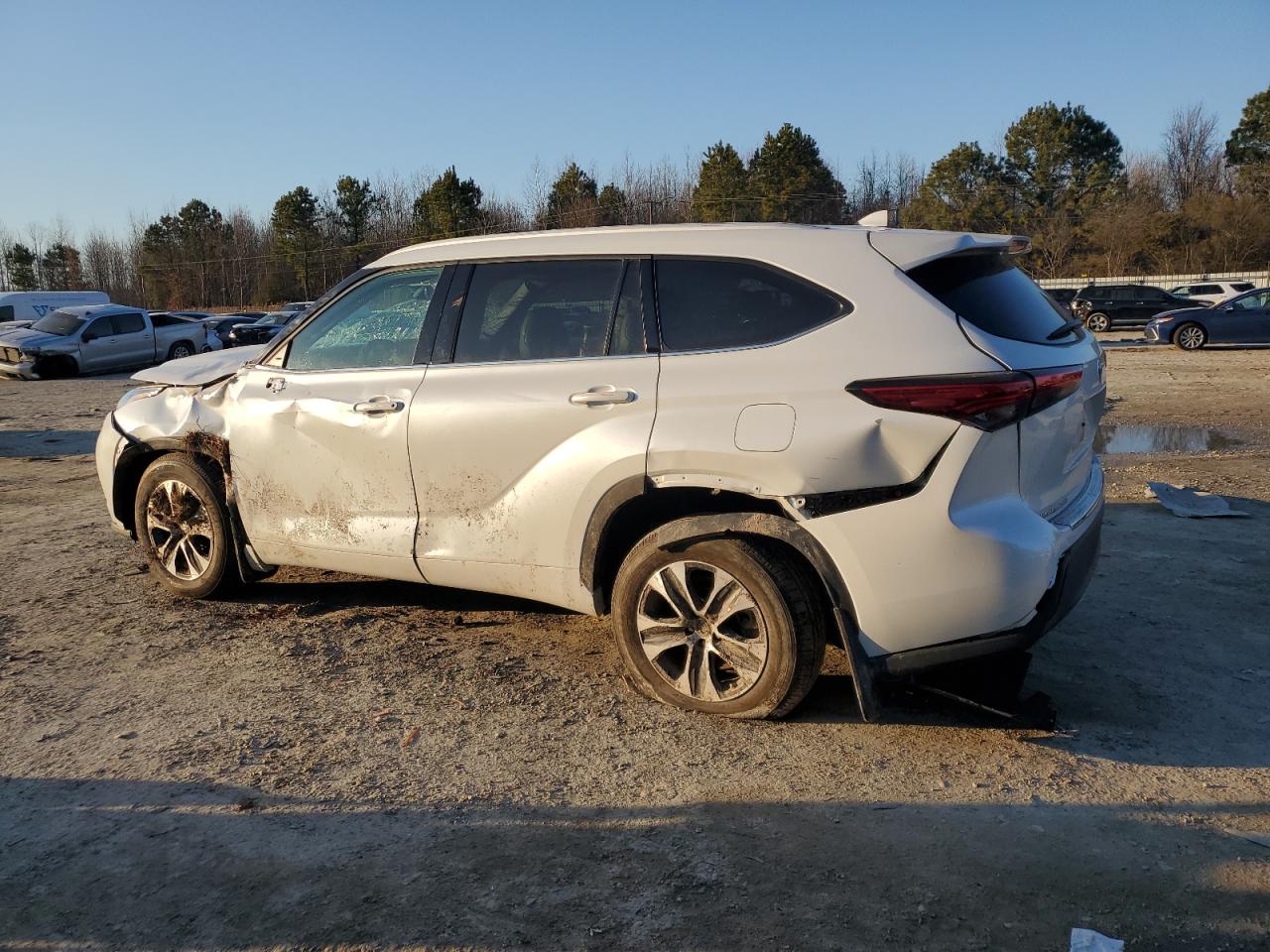 2022 TOYOTA HIGHLANDER XLE VIN:5TDGZRBH0NS246319