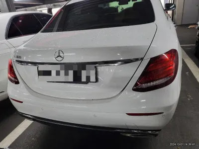 2017 Mercedes-Benz E 300 VIN: