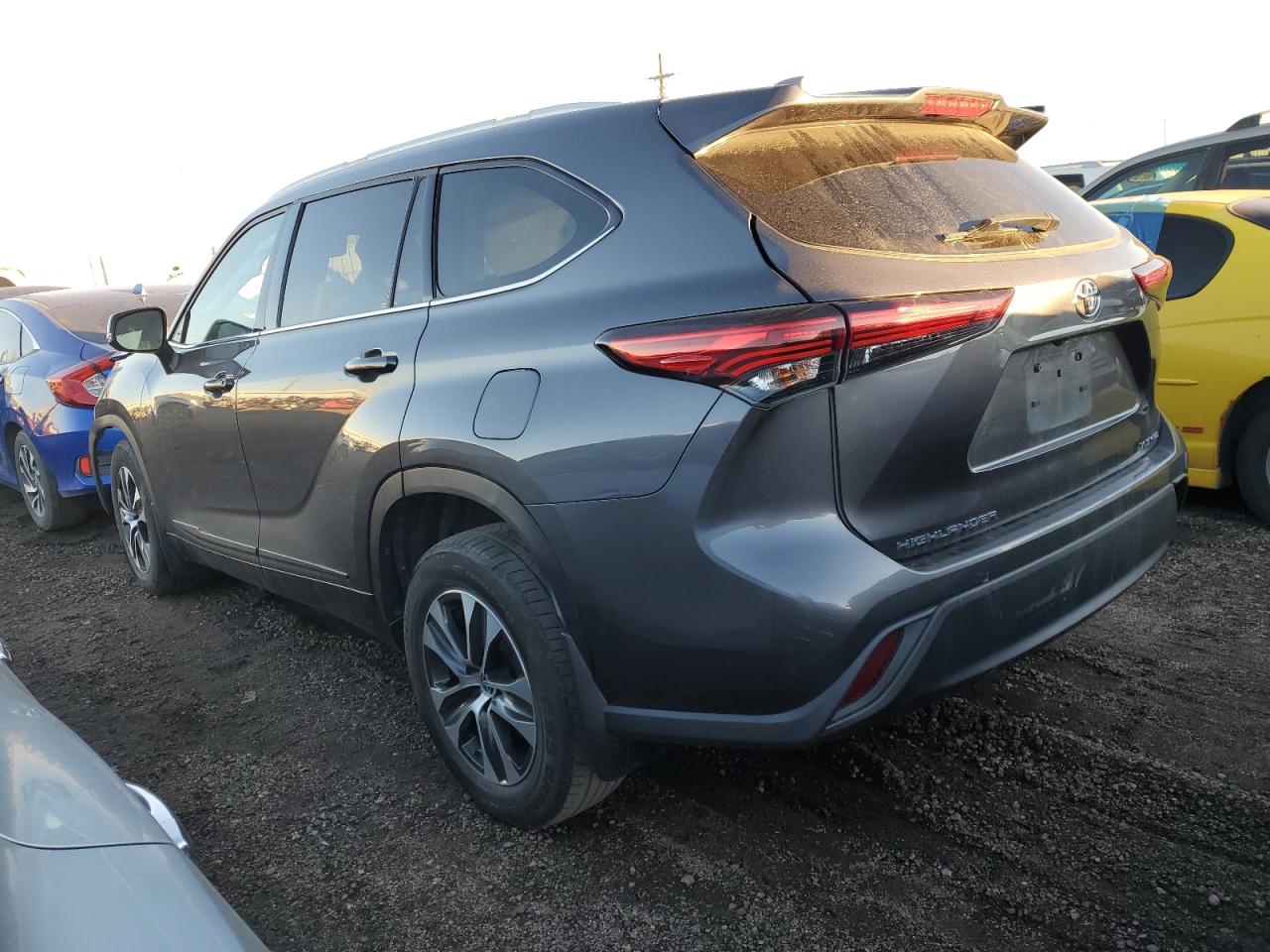 2022 TOYOTA HIGHLANDER XLE VIN:5TDGZRBH1NS184512