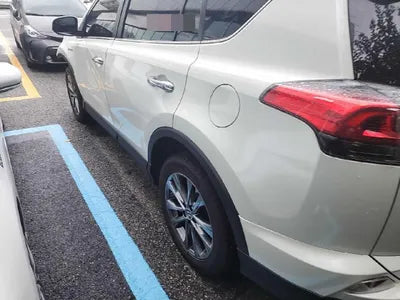 2018 Toyota RAV4 VIN: