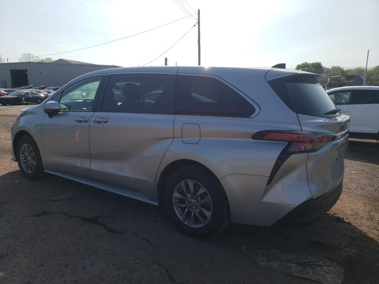 2022 TOYOTA SIENNA LE VIN:5TDKRKEC8NS102213