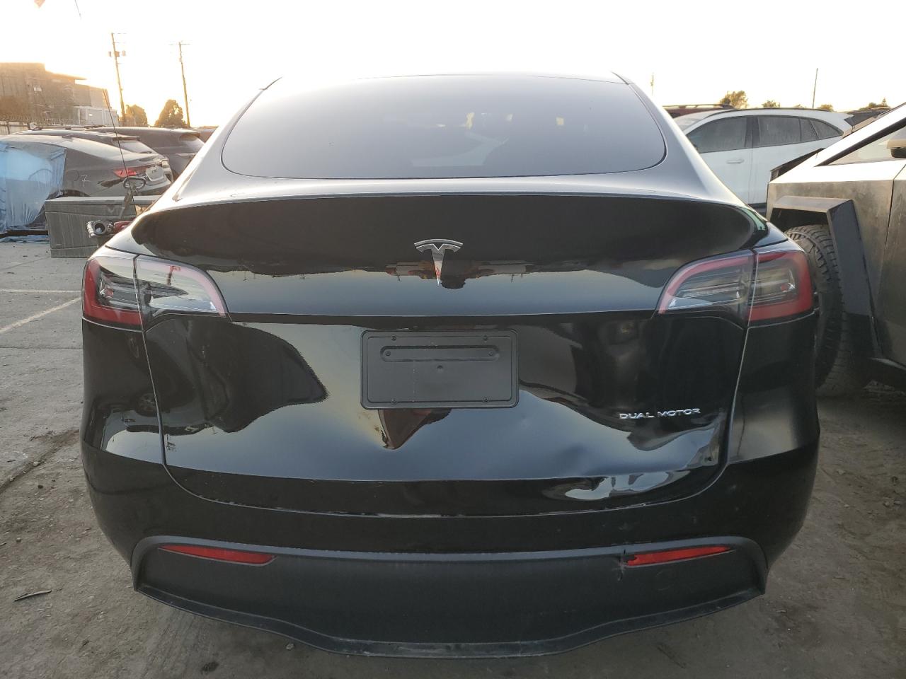 2024 TESLA MODEL Y  VIN:7SAYGAEE6RF150348