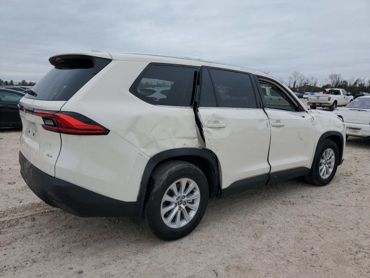 2024 TOYOTA GRAND HIGHLANDER XLE VIN:5TDAAAB5XRS025336