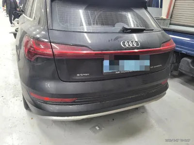 2022 Audi e-tron VIN: