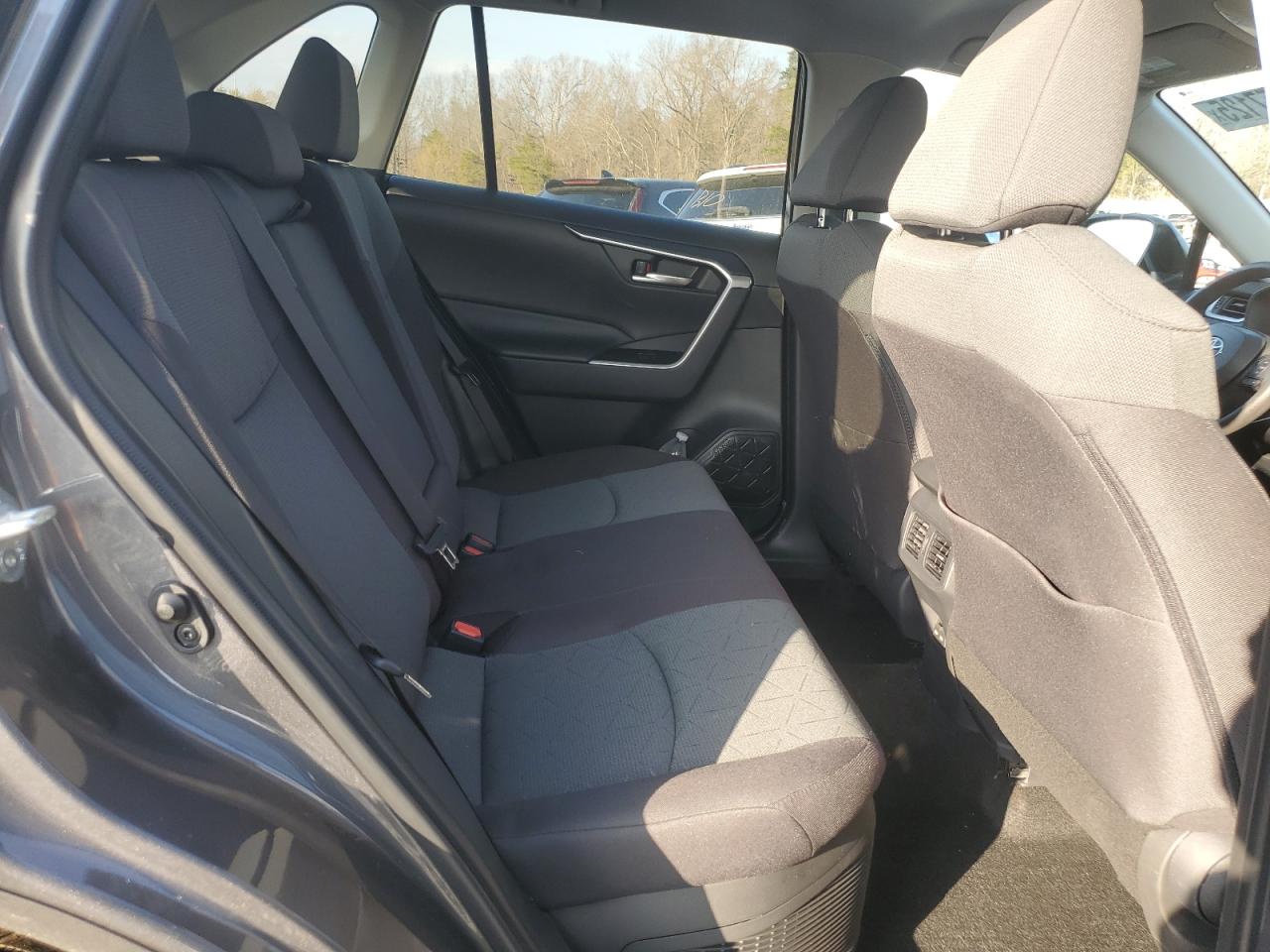 2024 TOYOTA RAV4 XLE VIN:2T3RWRFV2RW246859