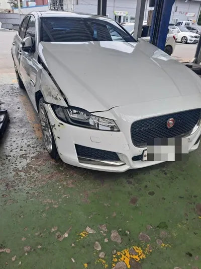 2016 Jaguar XF VIN: