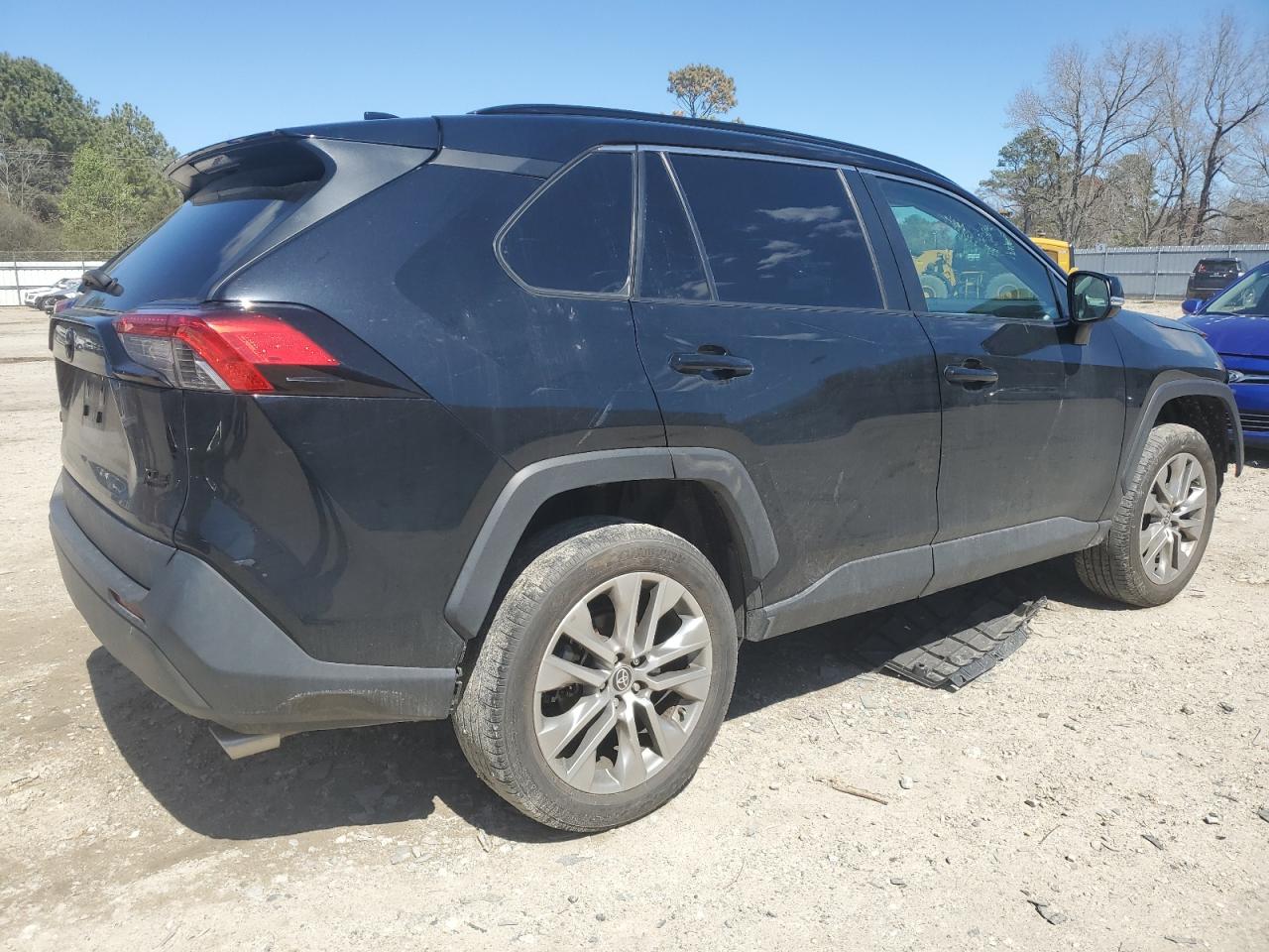 2022 TOYOTA RAV4 XLE PREMIUM VIN:2T3C1RFV7NC198419