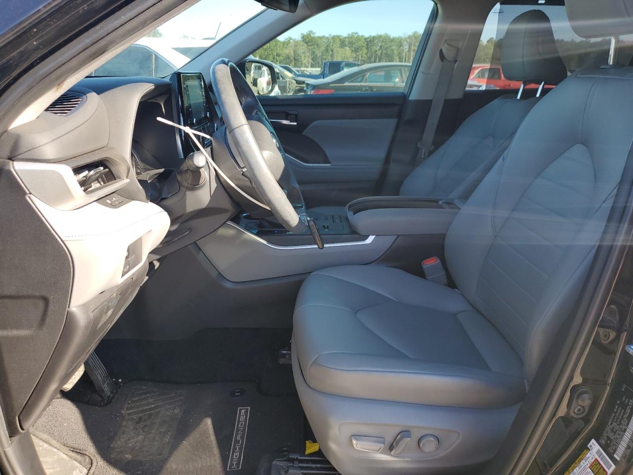 2022 TOYOTA HIGHLANDER XLE VIN:5TDHZRAH0NS555195