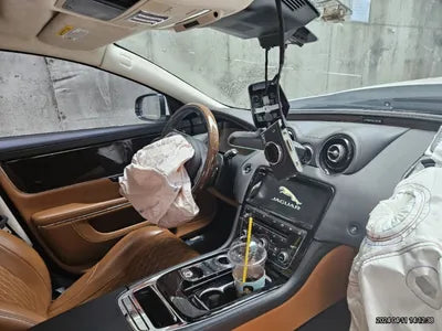 2019 Jaguar XJS VIN: