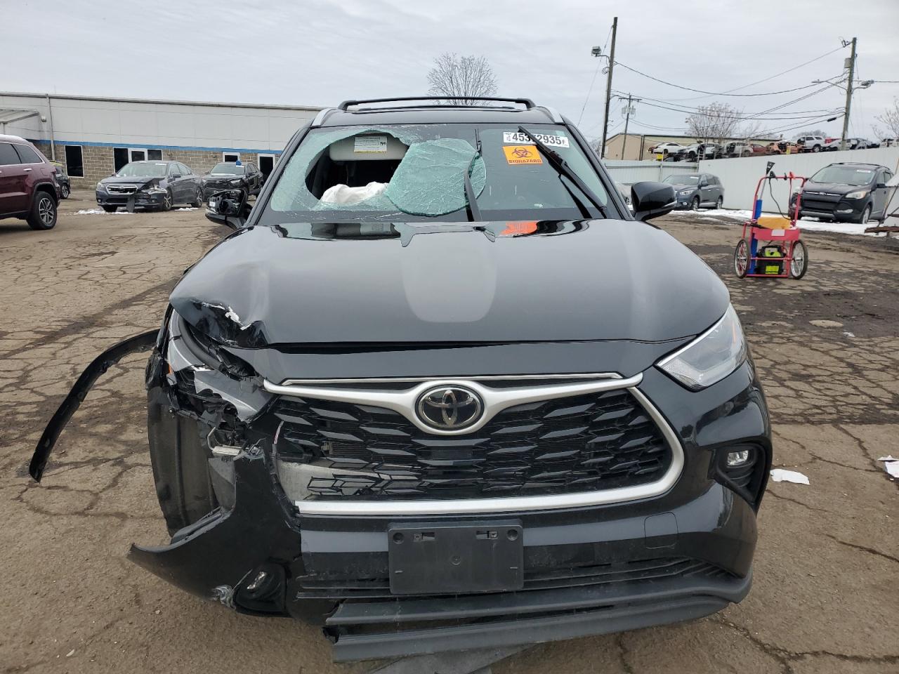 2022 TOYOTA HIGHLANDER XLE VIN:5TDHZRBH3NS255746