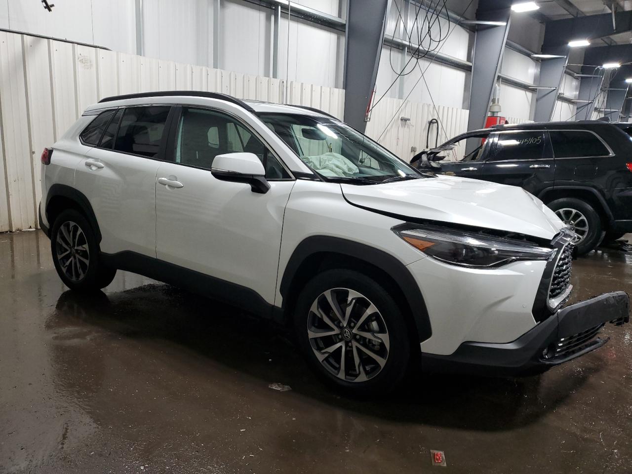 2024 TOYOTA COROLLA CROSS XLE VIN:7MUDAABG0RV106494