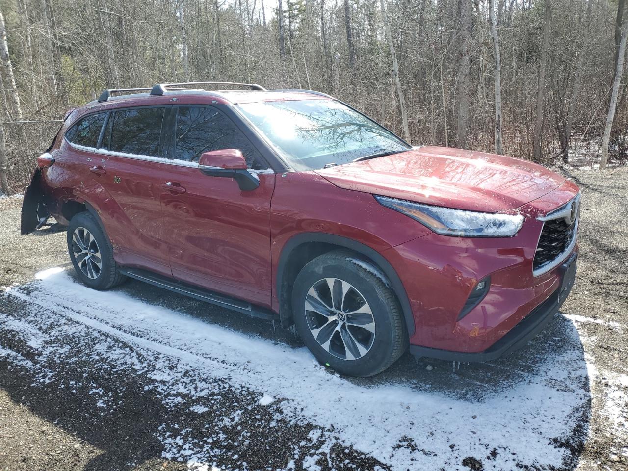2022 TOYOTA HIGHLANDER XLE VIN:5TDGZRBH8NS582154