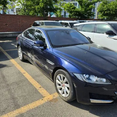 2016 Jaguar XF VIN: