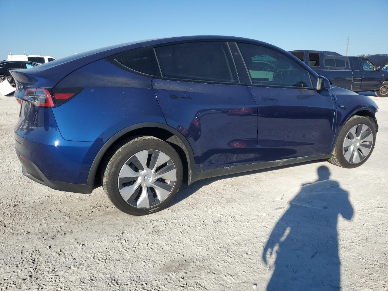 2023 TESLA MODEL Y  VIN:7SAYGDEE2PF888520
