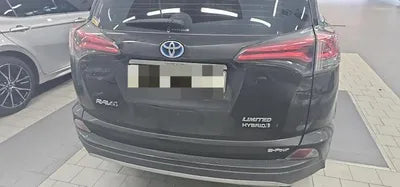 2018 Toyota RAV4 VIN: