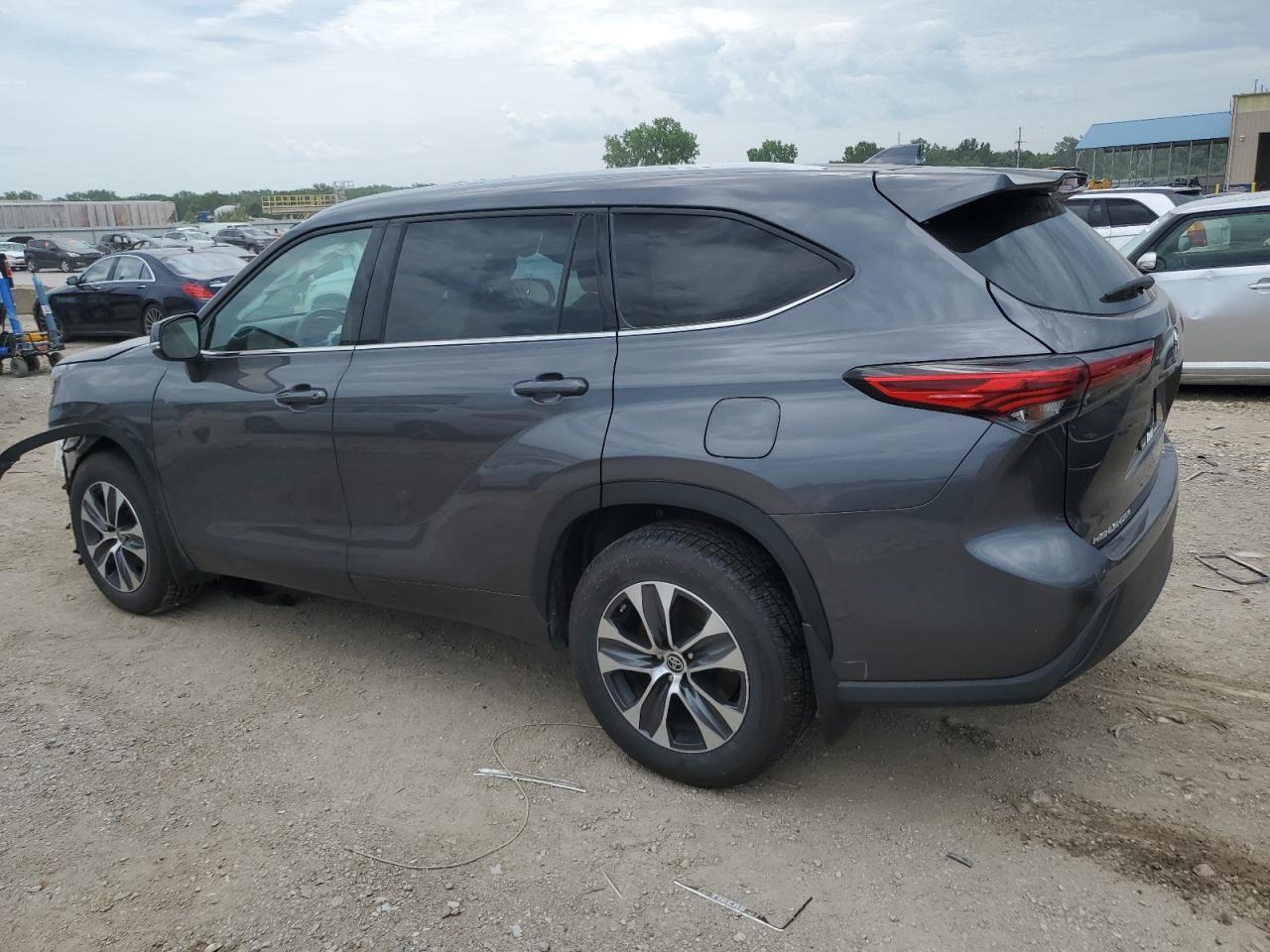 2022 TOYOTA HIGHLANDER XLE VIN:5TDGZRBH0NS212333